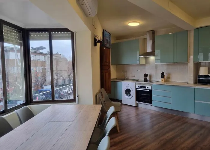 Cuatro Canos * Madrigal de la Vera